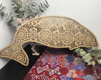 Arte mural de madera de dugongo indígena / Tótem animal cortado con láser