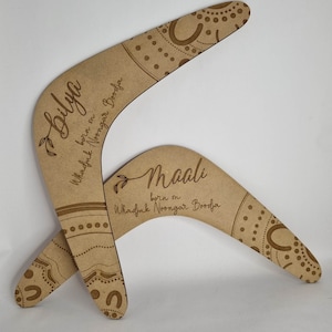 Inheemse Dot Painting Boomerang | Nieuw geboren | Baby Mijlpalen | Bord | Aboriginal | Torres strait island | Australië