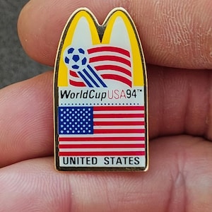 希少　マクドナルド　1994年製 サッカー ワールドカップ スポンサー バッジ Mcdonalds World Cup - Etsy