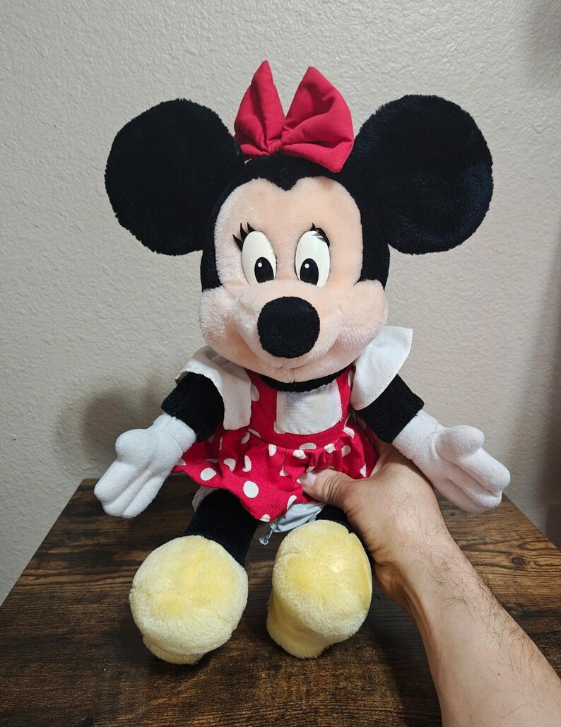 1980's/90's Disneyland Minnie Mouse Plush imagem 1