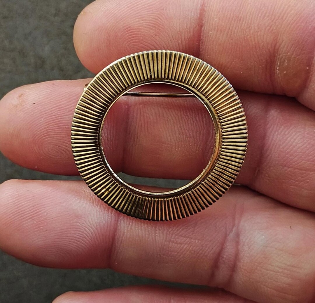 1980s Vintage Ribbed Openwork Circle Gold Tone Brooch Pin - Etsy