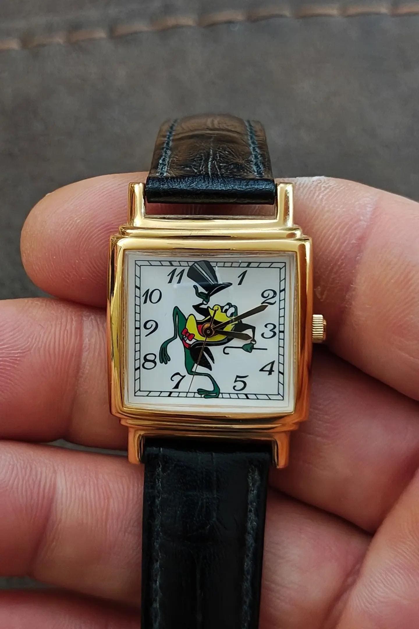60s Belen MFGメルトンスタジャン ヴィンテージ フェルトロゴ44 1993 Warner Brothers Michigan J. Frog Unisex Wristwatch - Etsy