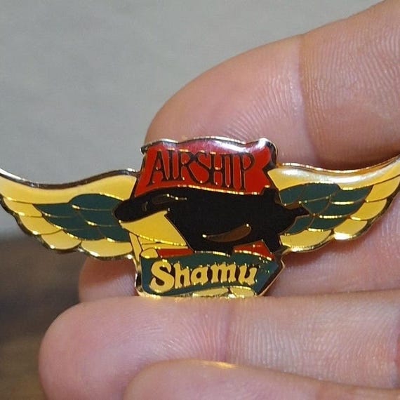 1990s Sea World Air Ship Shamu Whale Blimp Pin
