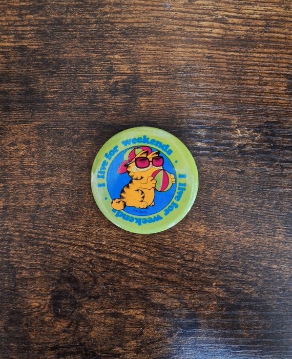 1978 Garfield I Live For Weekend Pinback Button/P… - image 3