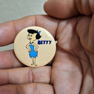 1985 The Flintstones Betty Rubble Metal Pinback Button