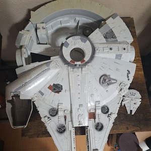 2004 Hasbro Star Wars Millennium Falcon Ship Incomplete + 2014 Hot Wheel