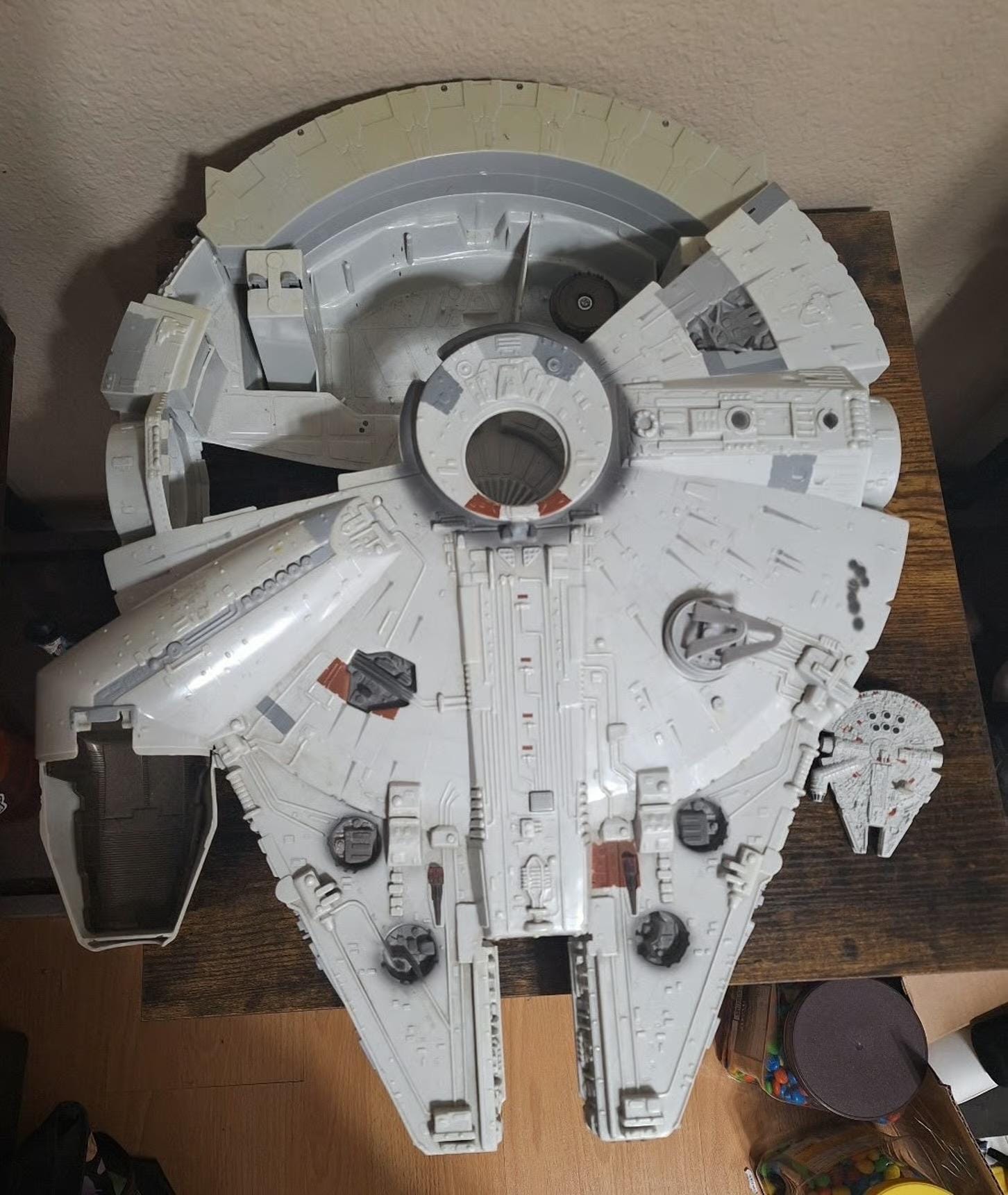 おまけ付き STAR WARS MILLENNIUM FALCON 2004 Hasbro Star Wars Millennium Falcon Ship Incomplete + 2014 Hot