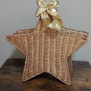 Vintage Natural Woven Wicker Rattan Star Shaped Basket With Handle