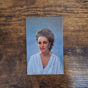 1981 Elizabeth Taylor Original Vintage Postcard