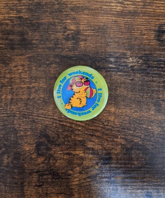 1978 Garfield I Live For Weekend Pinback Button/P… - image 7