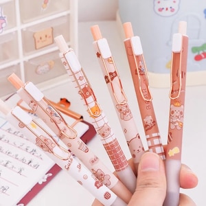 Kawaii Süßer Braunbär Clicker Pen Set |6 Stifte Set, süßes Briefpapier, einzigartiges Schulzubehör