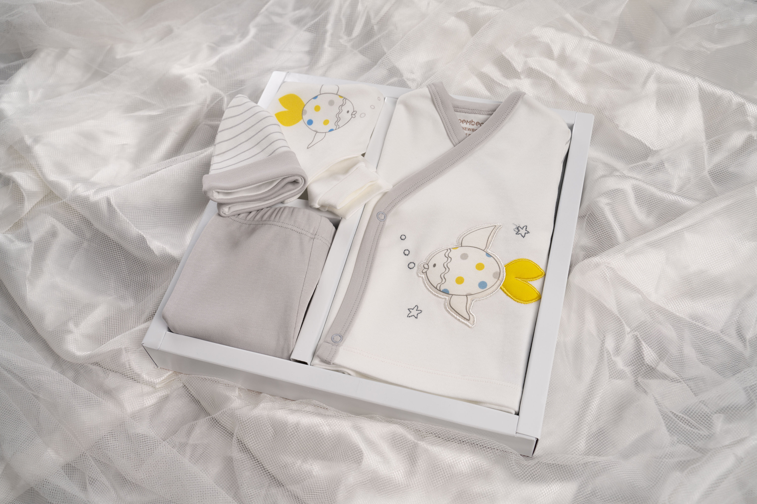 Organic Turkish Cotton Newborn Gift Set - Baby Shower Essentials, Unisex Coming Home Outfit & Layette Bundle with Premium Gift Box