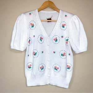 Vintage Grannycore Cardigan Knit Sweater Women’s Small White Floral Embroidered