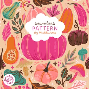 Puede incluir: Un patrón sin costuras con ilustraciones dibujadas a mano de calabazas, calabacines, setas y hojas en tonos rosa, naranja, azul verdoso y marrón sobre un fondo color melocotón claro. El texto dice seamless PATTERN By MirkkuArts.