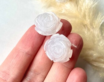 Rose earrings made of resin - handmade