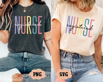 Peut inclure: Deux femmes portant des t-shirts avec le texte "NURSE registered" en couleurs arc-en-ciel. Les t-shirts sont sur un fond blanc et gris.