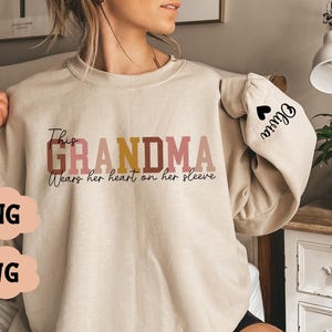 Diese Oma trägt ihr Herz auf ihrem Ärmel SVG benutzerdefinierte Mama, Kindernamen, Muttertagsgeschenk, svg Geschenk für sie, digitale Datei, Mama svg