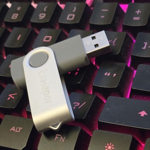BookwormPup64 Portable Linux USB - Fast Bootable Puppy Linux - Ready to Use