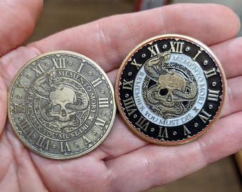 Moneda Memento Mori / Memento Vivere (3,8 cm): Clásica o en blanco y negro.