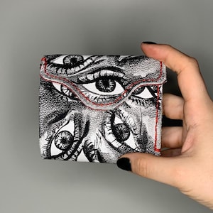 Cartera de ojos. Bolsa de monedas triple hecha a mano de cuero. Loricariidae