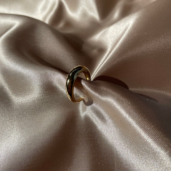 Dome ring gold | Crescent ring | 18k statement ring