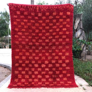 Red Wool Boujaad Rug: 138x194 cm, Moroccan Berber Area Rug