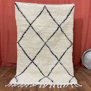 Beni Ourain Vintage Rugs - White and Black Wool Rugs - Moroccan Rug For Living Room - Decor For Room - Handmade Area Rug - Gift Rug