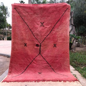 Handmade Red Wool Berber Rug: Moroccan Boujaad Area Rug (175x225 Cm)