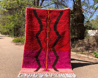 Handmade Pink Boujaad Wool Rug: Moroccan Berber Carpet