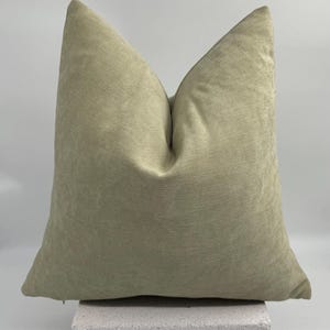 Sage Green Throw Pillow Cover, Modern Minimalist Cushion Cover, Soft Chenille Decorative Pillow for Couch Sofa Bedroom Home Decor Accent