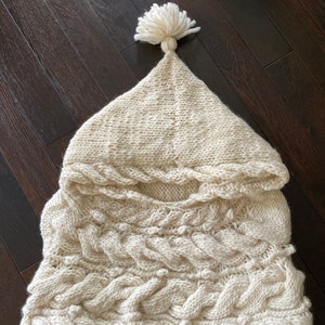 Woodland-capelet met capuchon