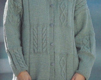 Patrones de tejido PDF - DK - Cárdigan de retales con cuadrados de ochos de línea larga para mujer con cuello y bolsillos de 32" a 42" de pecho, idioma inglés