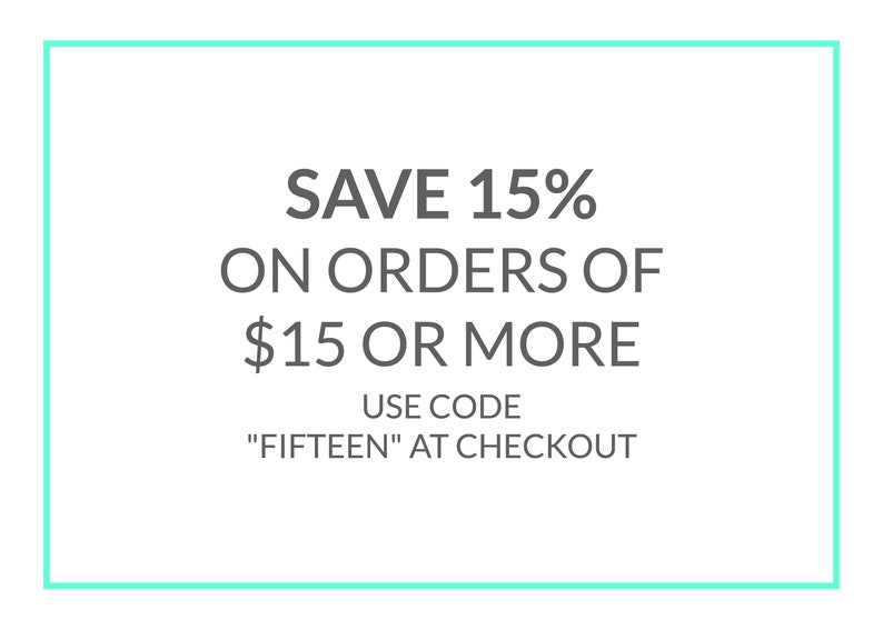 Pu&ograve; includere: Un bordo turchese circonda uno sfondo bianco con il testo "SAVE 15% ON ORDERS OF $15 OR MORE USE CODE "FIFTEEN" AT CHECKOUT"