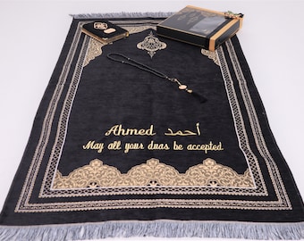 Ensemble-cadeau islamique personnalisé de tapis de prière en chenille noir velours, perles du Coran, perles de prière | Ramadan, Eid, Mariage, Anniversaire, Cadeau de remise des diplômes