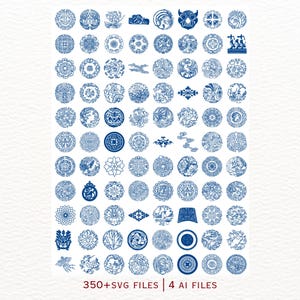 Op de afbeelding: Een verzameling van meer dan 350 blauwe en witte Chinese decoratieve patronen in een rasterformaat. De patronen zijn cirkelvormig en bevatten verschillende bloem-, geometrische en dierlijke ontwerpen. De tekst "350+ SVG FILES | 4 AI FILES" staat onderaan de afbeelding.
