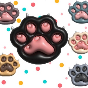Puede incluir: Seis llaveros de silicona en forma de huella de pata de colores. Los llaveros son de varios colores, incluyendo negro, marrón, beige, azul y rosa.