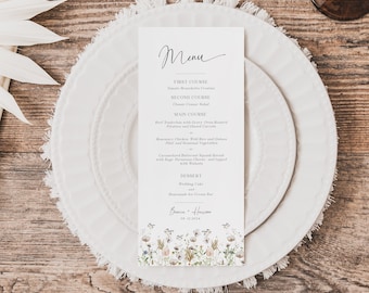 Può includere: Un menu di nozze con un design floreale. Il menu include un antipasto di bruschetta, un secondo piatto di insalata, un piatto principale di filetto di manzo e pollo al rosmarino, e un dessert di torta nuziale e gelato. La carta è decorata con un design floreale ad acquerello in tonalità rosa, blu e verde.