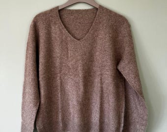 100% Cashmere Pullover Sweater P2P 55cm Length 61cm size recommended  M/L Light Brown