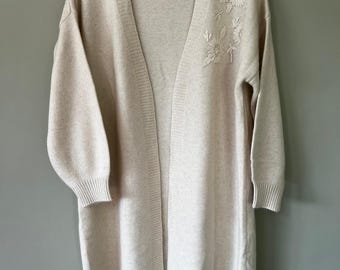 Luxury 100% Cashmere Open Front Cardigan – White Embroidered Long Knit, Size M/L， p2p 63cm length 107cm