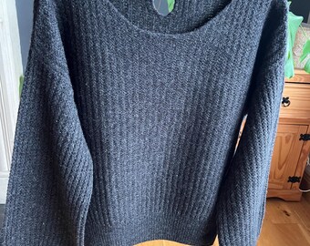 100% Wool Pullover – Grey Speckled | Bust 112cm, Length 55cm | Round Neck, Long Bishop Sleeve | Best Fits M | No Tags