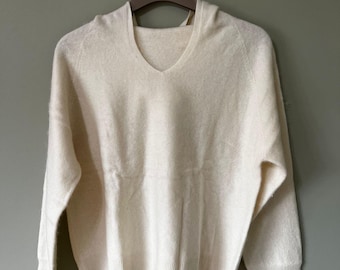 100% Cashmere Pullover Hoodie Sweater – cream white - pit to pit 55cm - recommended size M/L