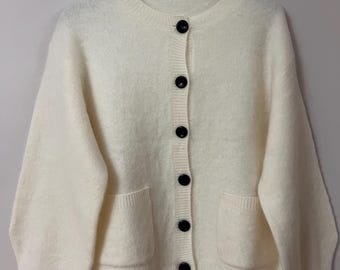 Brushed Pure Yak Wool Cardigan | Cream |  Recommended Size M  | P2P 57cm (22.4”) | Length 62cm (24.4”) | Soft Skin friendly