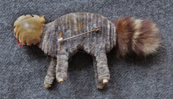 Vintage Folk Art Fur and Wood Cat Pin - image 7