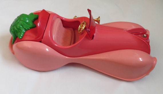 rose petal toy Rose Petal Convertible Car, and Pin