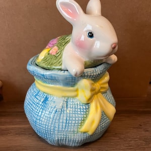 Vintage Wedgewood China Bunny Jar: Ceramic Easter Decor