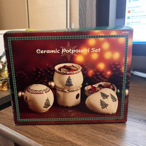 Vintage Handpainted Potpourri Set; Christmas Potpourri Set; Ceramic Christmas Potpourri Set