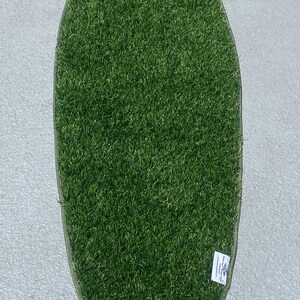 Turfboard - Mata do przewijania w kształcie deski surfingowej z trawy