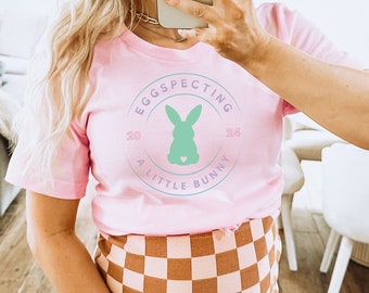 Eggspecting a Little Bunny 2024 Pregnancy Announcement T-Shirt