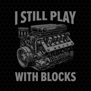 私はまだブロックで遊んでいます SVG PNG、面白いメカニック SVG、エンジン ブロック SVG、メカニックのお父さん SVG、車の男 SVG、父の日 SVG、車のブロック SVG