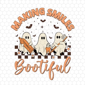 Peut inclure: Trois fantômes de dessin animé avec des accents orange tiennent une brosse à dents, du dentifrice et une dent. Les fantômes sont sur un fond à carreaux avec des fleurs. Le texte "Making Smiles Bootiful" est dans une arche orange au-dessus des fantômes.